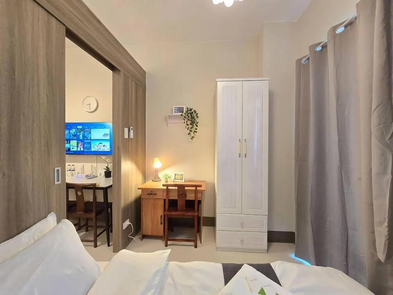 1Br Unit Condotel W Balcony Fame Residences #Fm61 Manila 0*,  Philippines