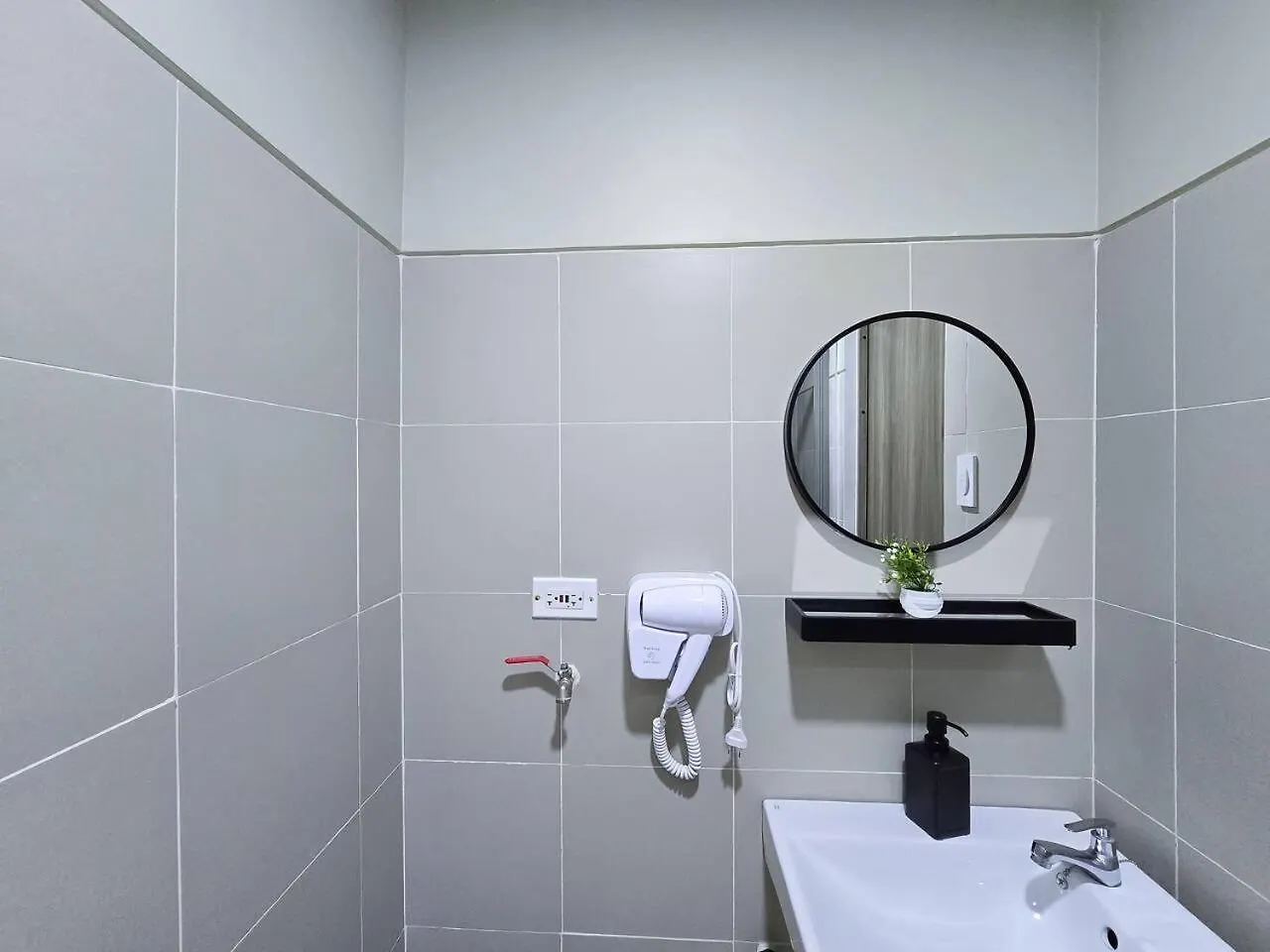 1Br Unit Condotel W Balcony Fame Residences #Fm61 Manila Philippines