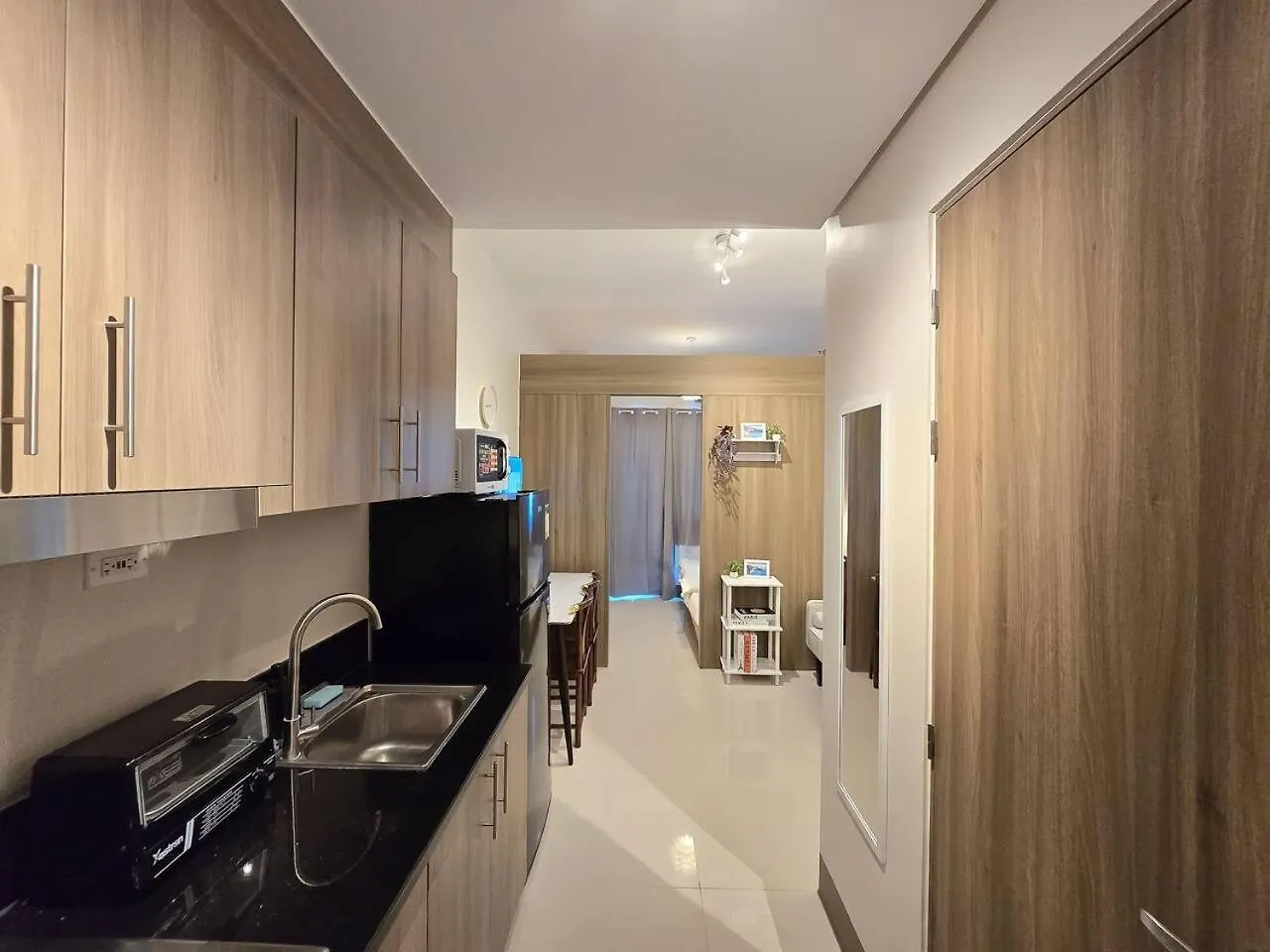 1Br Unit Condotel W Balcony Fame Residences #Fm61 Manila